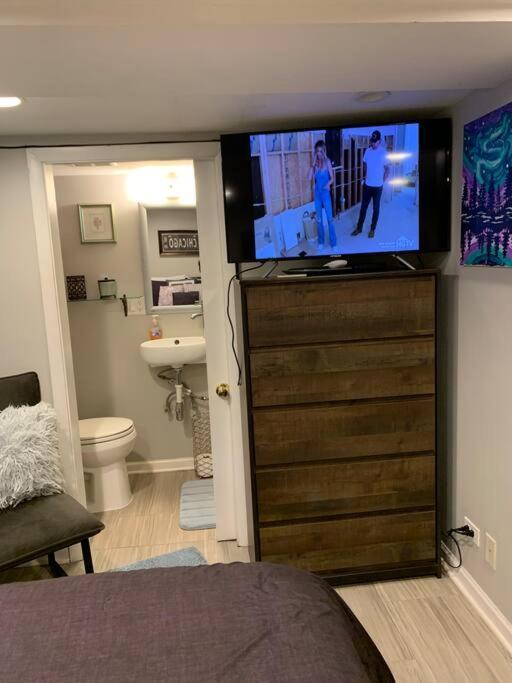 15 Min Ohare/rivers Casino/downtown & Parking1 Apartment