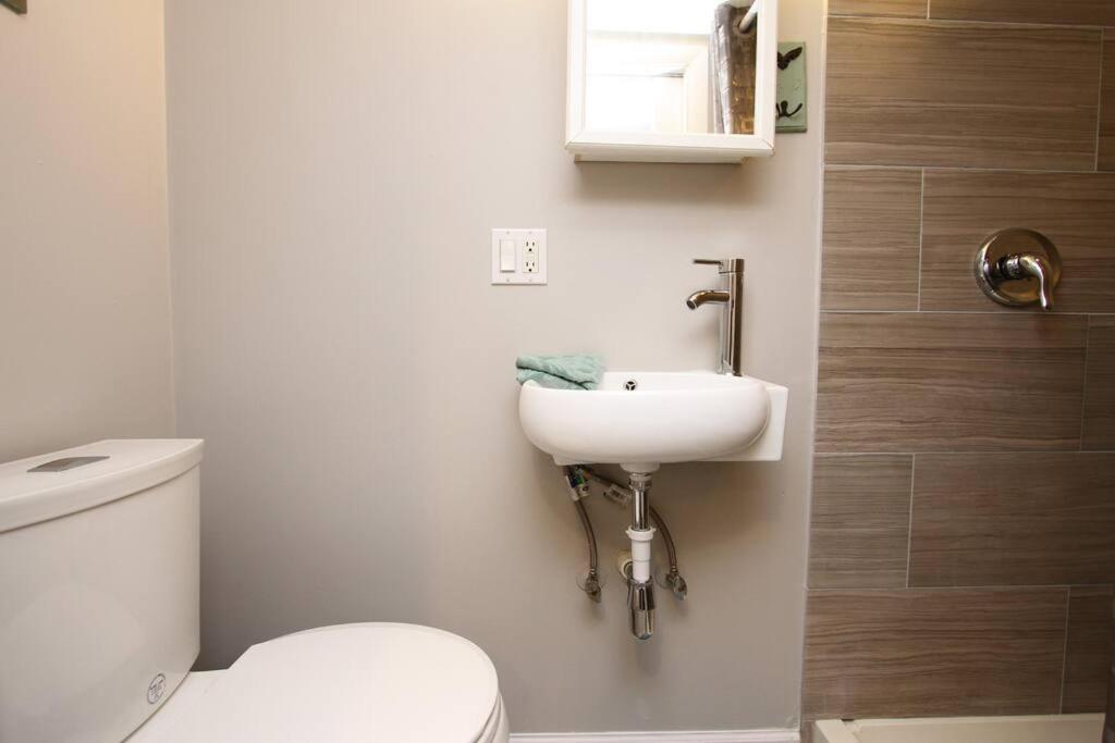 15 Min Ohare/rivers Casino/downtown & Parking1 Apartment